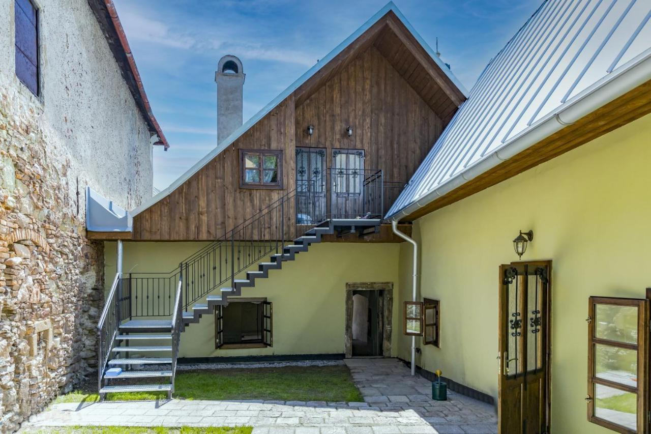 Banská Štiavnica Apartman Charlotte V Dome So Studnou Na Streche מראה חיצוני תמונה